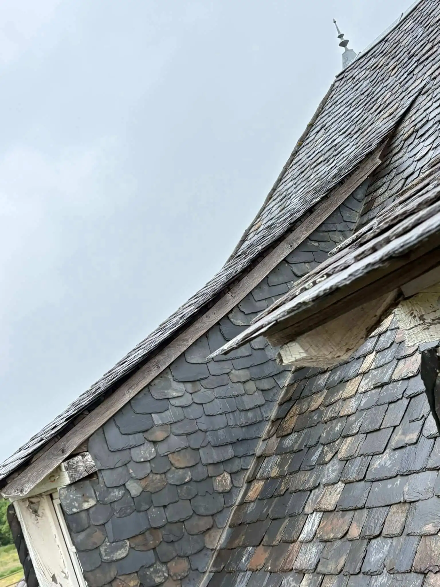 Rénovation toiture en ardoise du pays en Corrèze